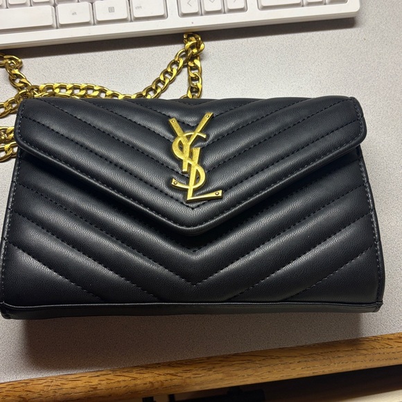 Black Quilted Clutch with heavy Gold Chain - Picture 9 of 9